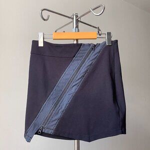 🌿 Y2K Black Stretch Mini Skirt with Asymmetrical Zipper BY Guess